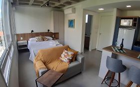 Studio contemporâneo em prédio novíssimo